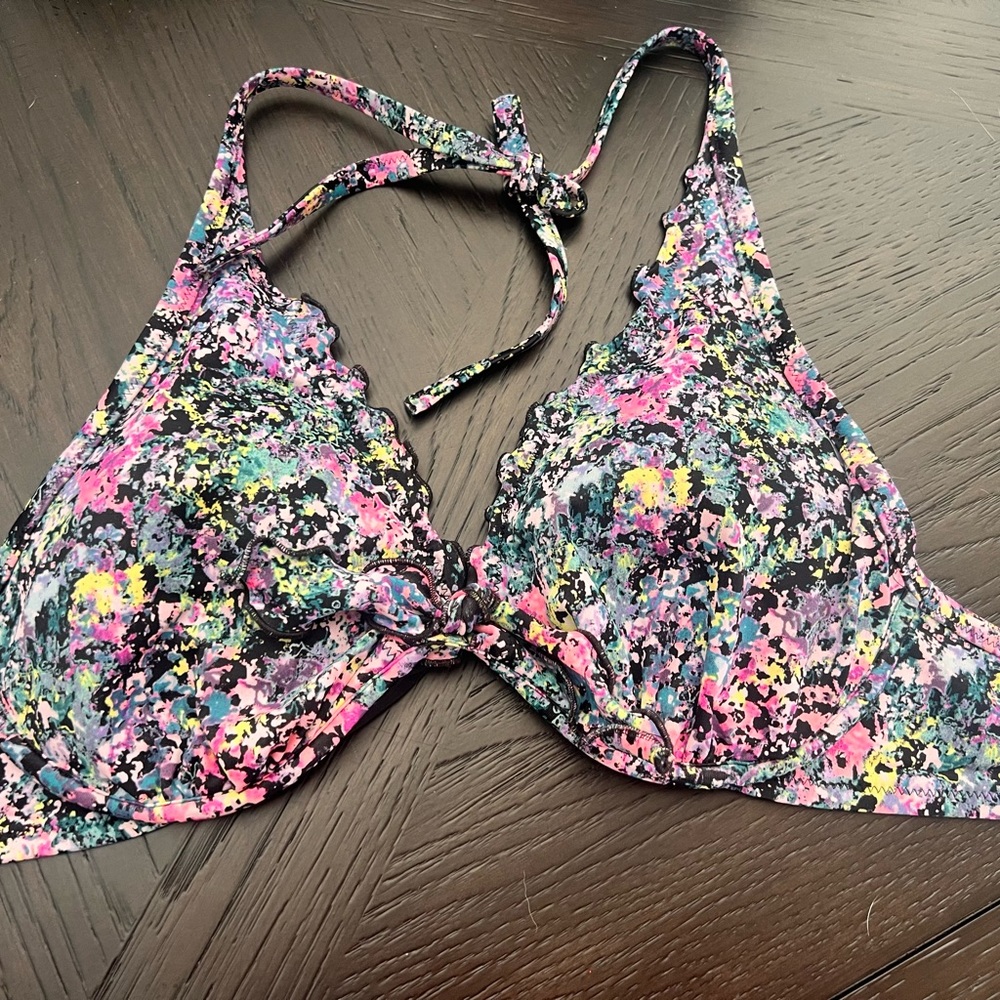 Like new Colorful Victoria Secret Ruffle Triangle Tie Halter Swim Top 36C
